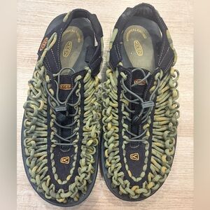 Keen Men's Black and Olive Sandals